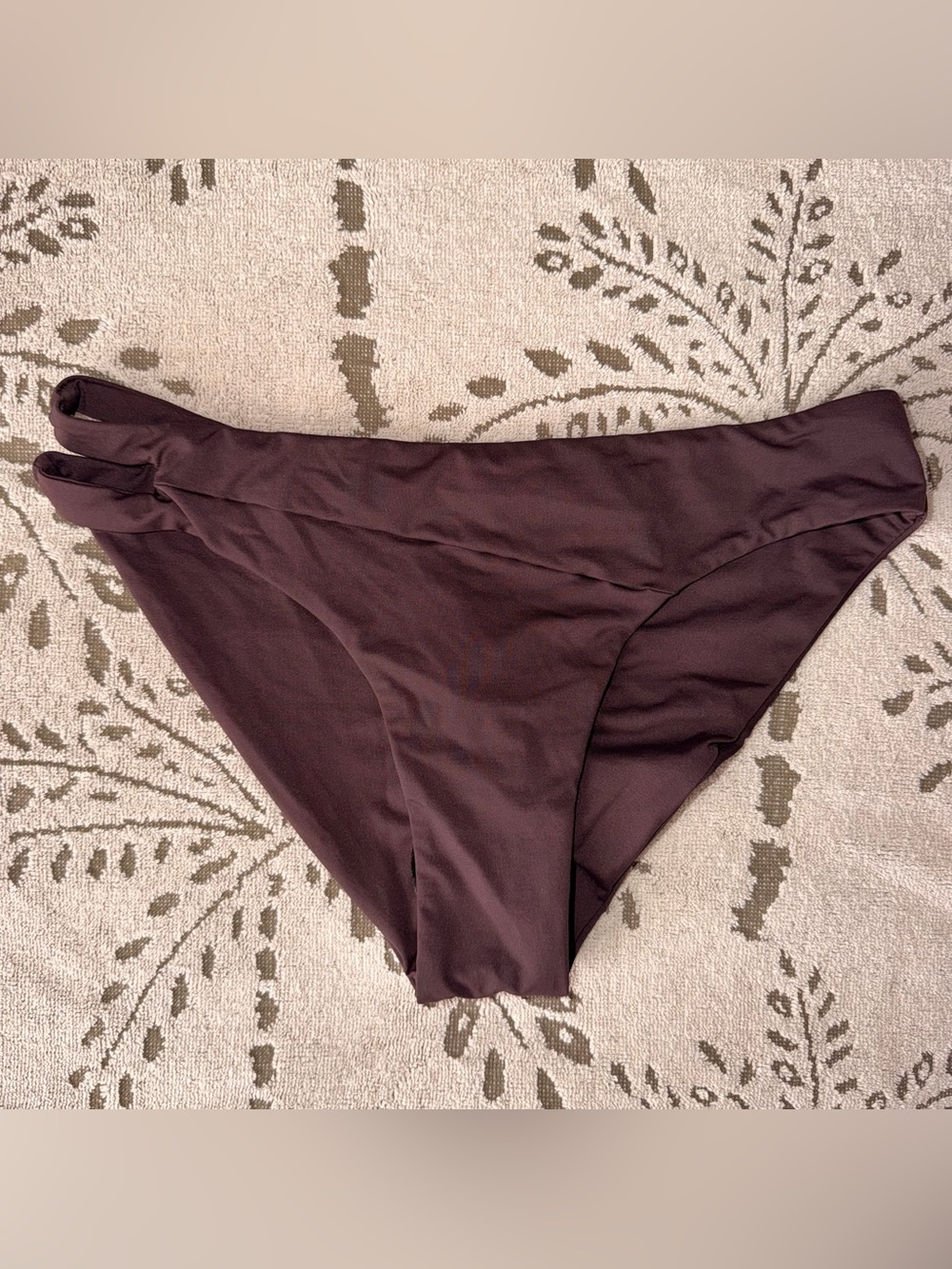 VOLCOM Bikini Bottom
Simply Seam Dark Chocolate
Modest/Full Coverage